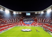 熊猫直播APP-赛道上的绝对统治，红牛车队碾压迈凯伦，塞恩斯带队取胜