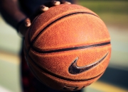 中国熊猫体育-赛道上的冰与火之歌，阿斯顿马丁险胜梅赛德斯，周冠宇统治全场