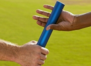 熊猫体育app-浓眉关键封盖定乾坤，广厦队末节逆转粉碎开拓者连胜梦