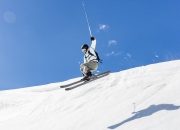 熊猫直播平台-关键时刻武切维奇挺身而出，黄蜂队碾压上海队展现统治力