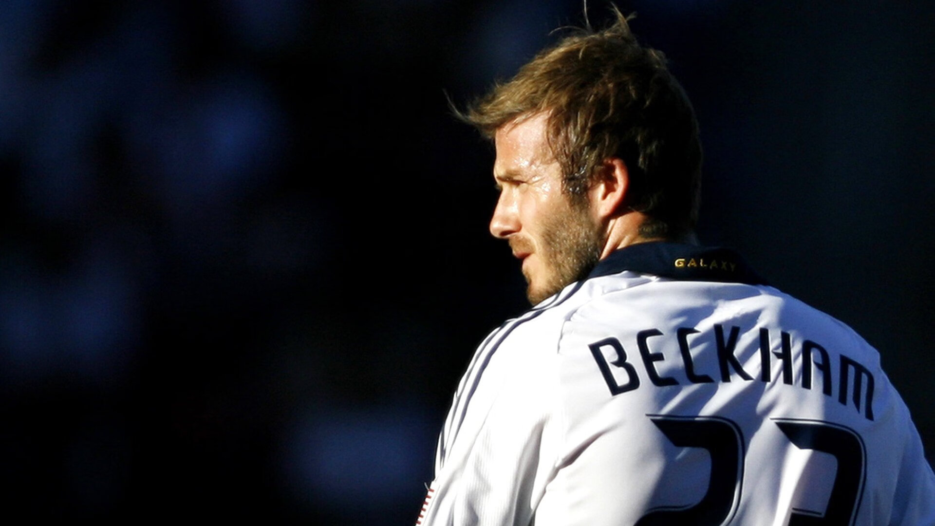 赛道与球场，当F1新赛季揭幕战之夜，遇见切特末节接管比赛